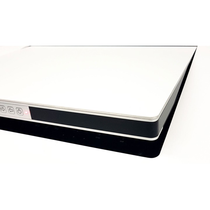 Ecran motorisé MODIS type lap-top 17,3p 400cd inc. 20° - MOQ : 5 Element One